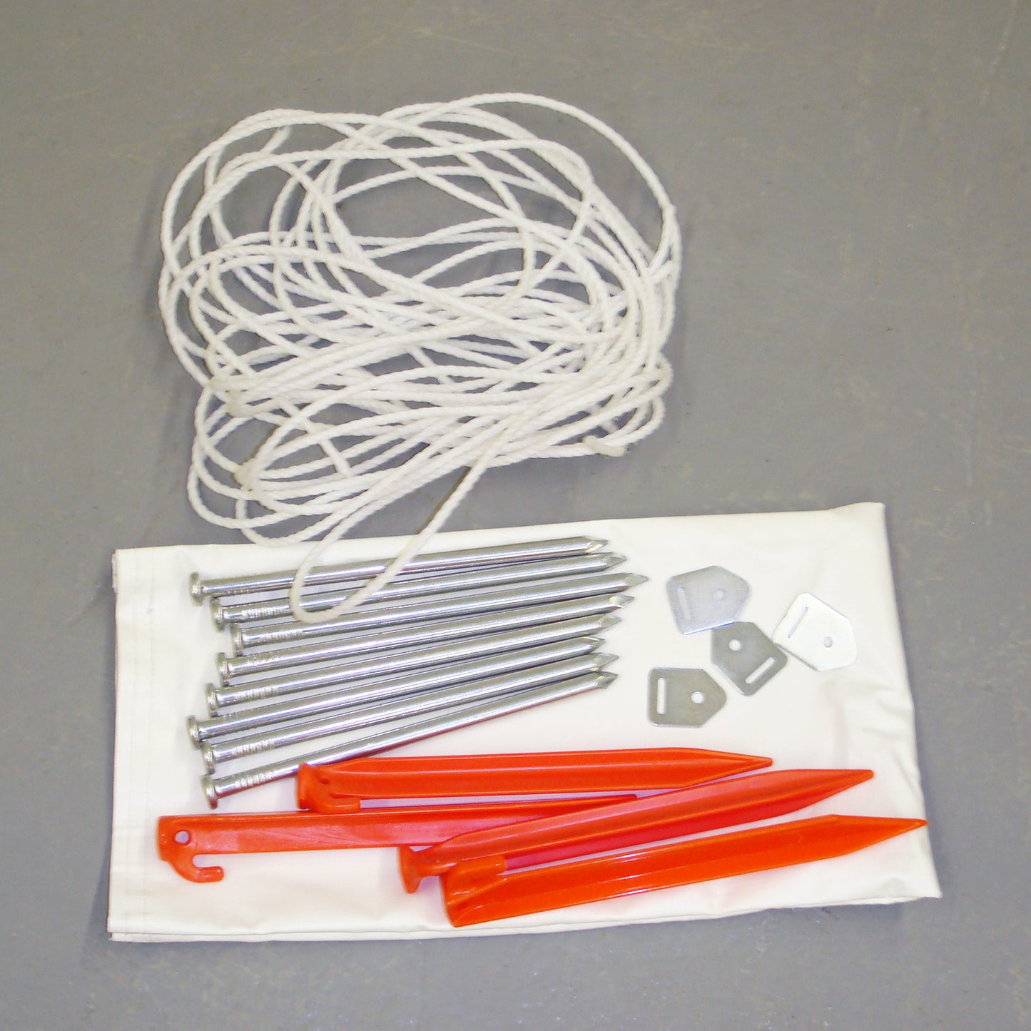 Anchoring kit for 4 posts
